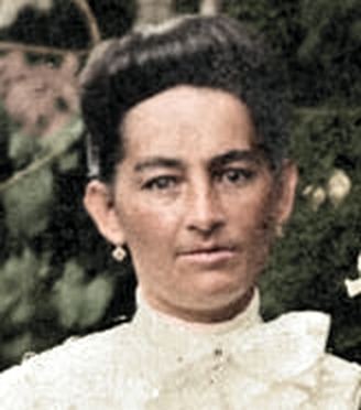 Restored and colorized (AI-assisted); faces are the original photo, colours are a best guess. Emma Stein Ladusch, portrait.